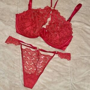 Victoria’s Secret  Ultimate Valentines Heart Embroidered Set NWT 34DD/L